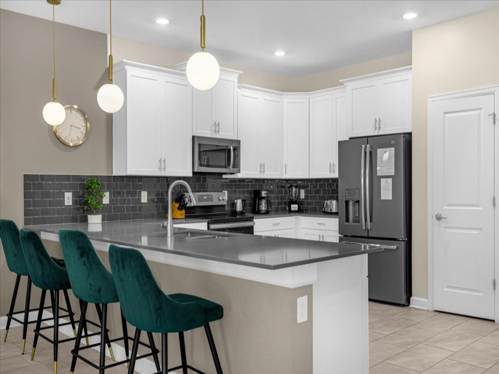 9 bed Home Storey Lake Vacation Rental in Kissimmee - RedAwning