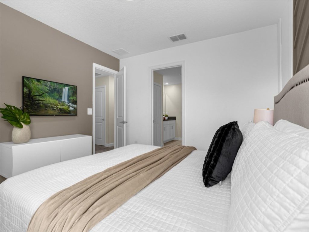 9 bed Home Storey Lake Vacation Rental in Kissimmee - RedAwning