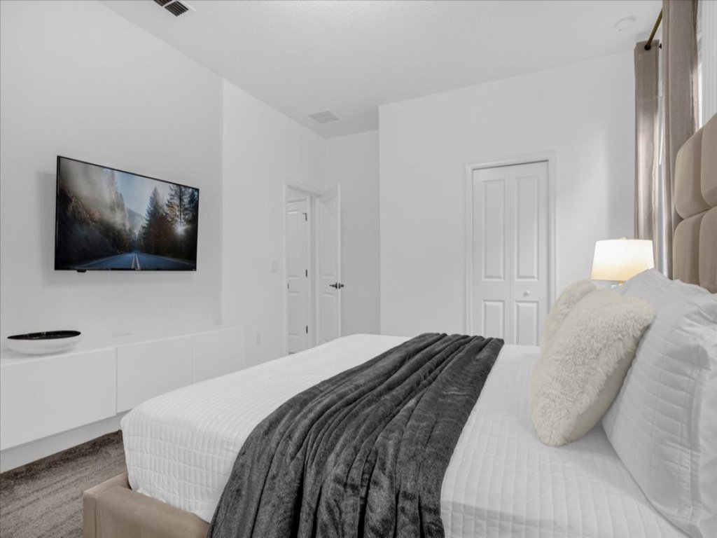9 bed Home Storey Lake Vacation Rental in Kissimmee - RedAwning