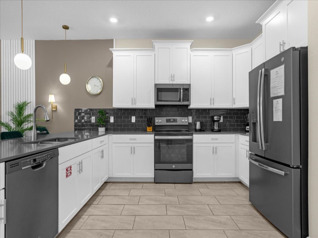 9 bed Home Storey Lake Vacation Rental in Kissimmee - RedAwning