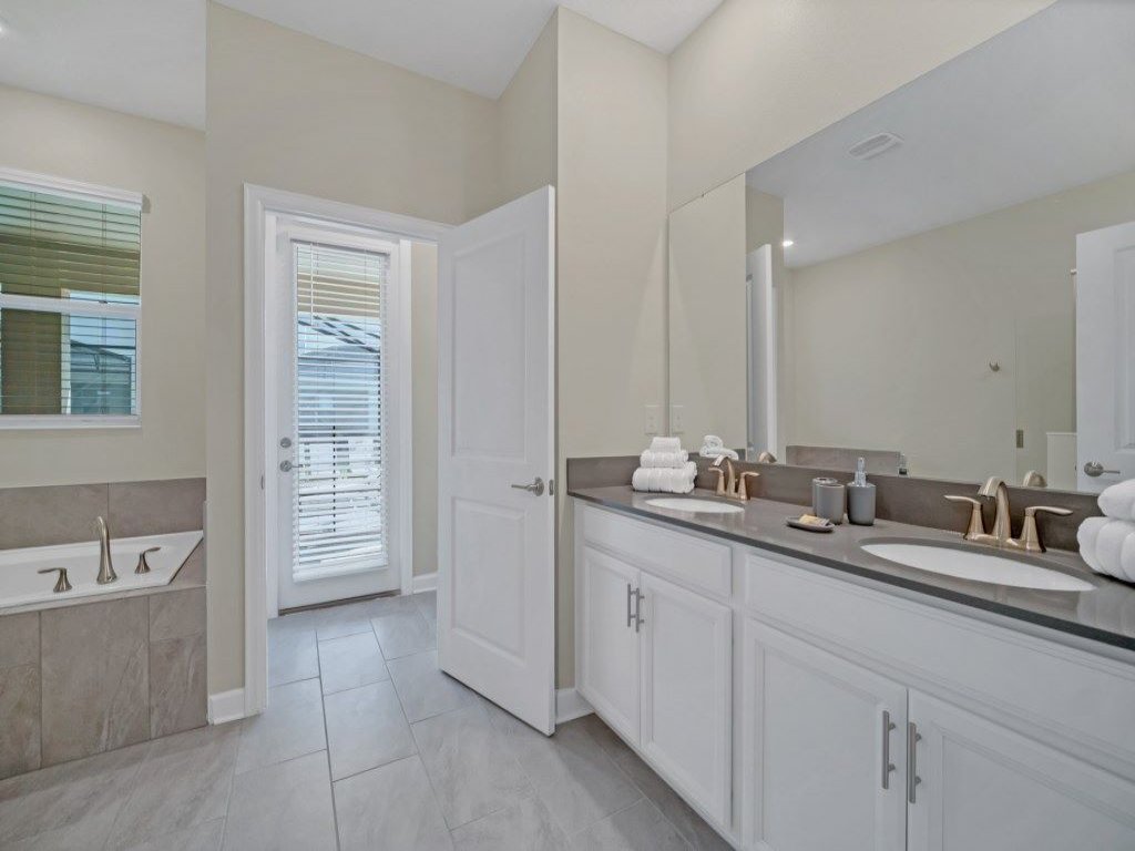 9 bedrooms/ 5 Bathrooms/ Storey Lake Game Room Too Vacation Rental in Kissimmee - RedAwning
