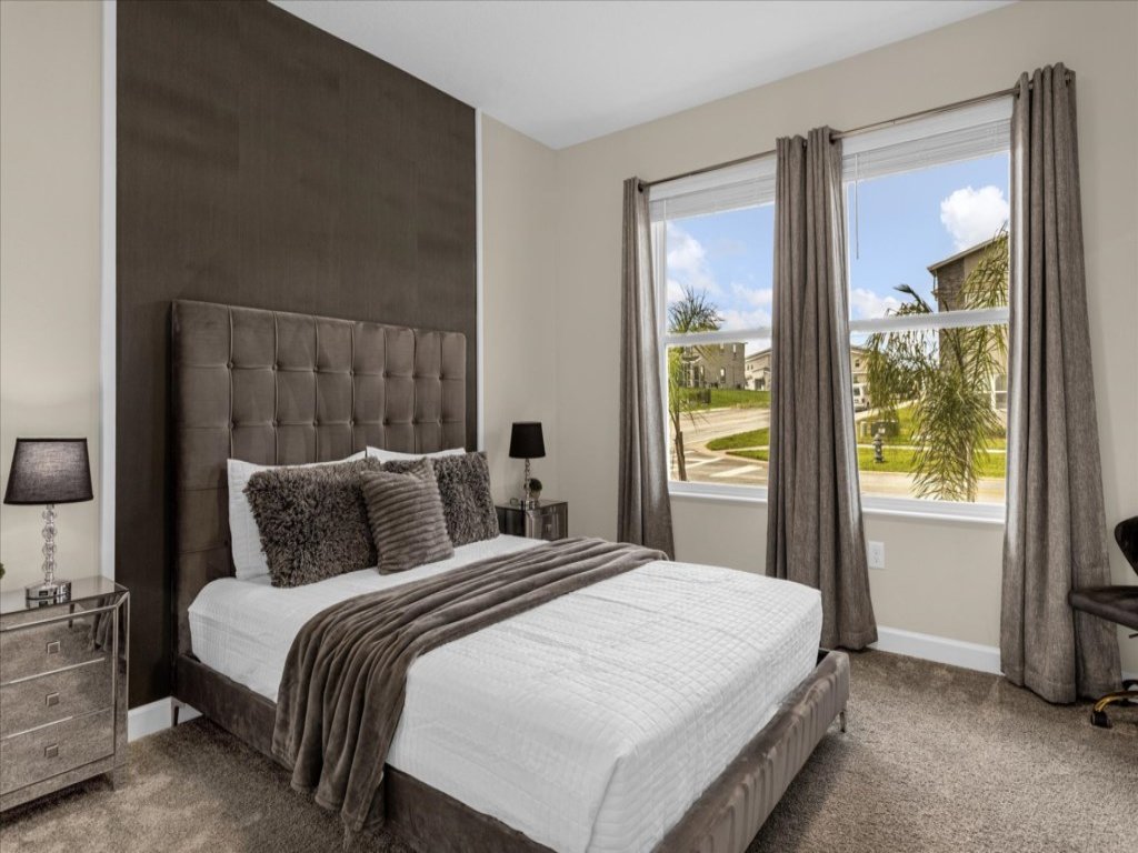 6 Bedrooms/ 5 Bathrooms/ Champions Gate Vacation Rental in Davenport - RedAwning