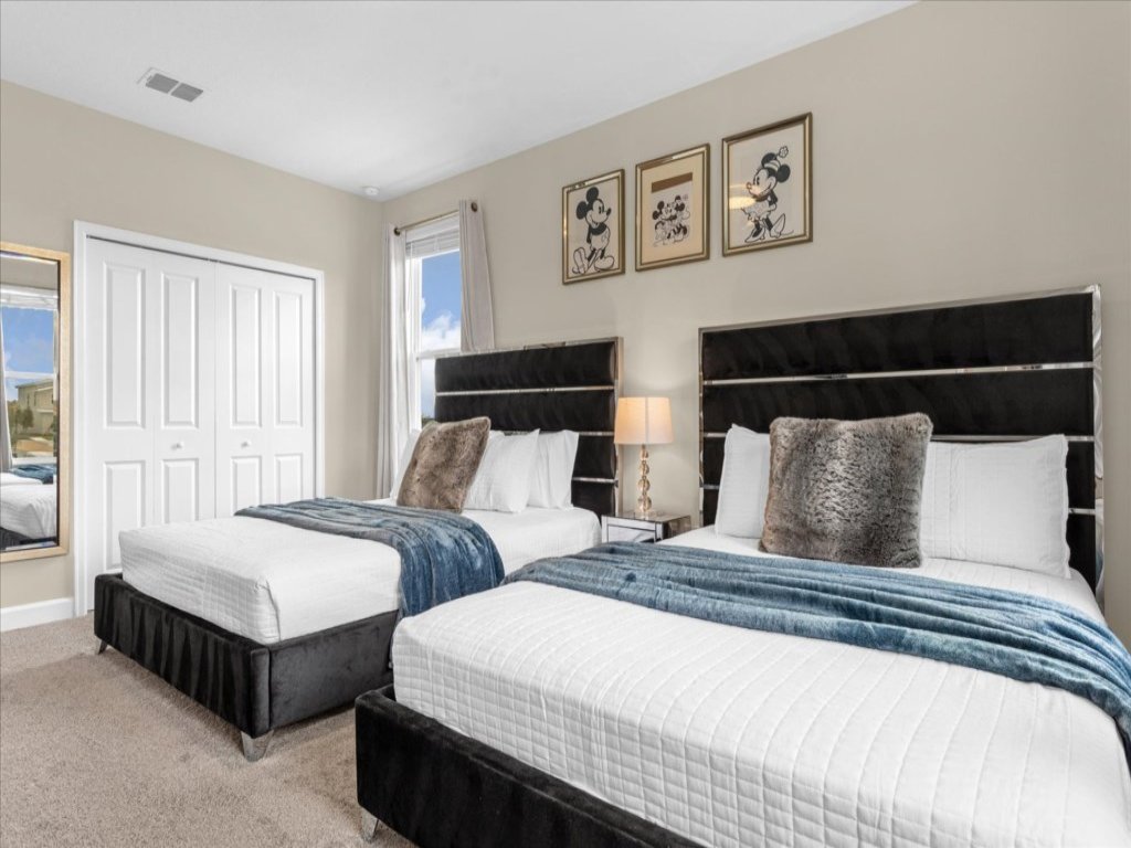 6 Bedrooms/ 5 Bathrooms/ Champions Gate Vacation Rental in Davenport - RedAwning