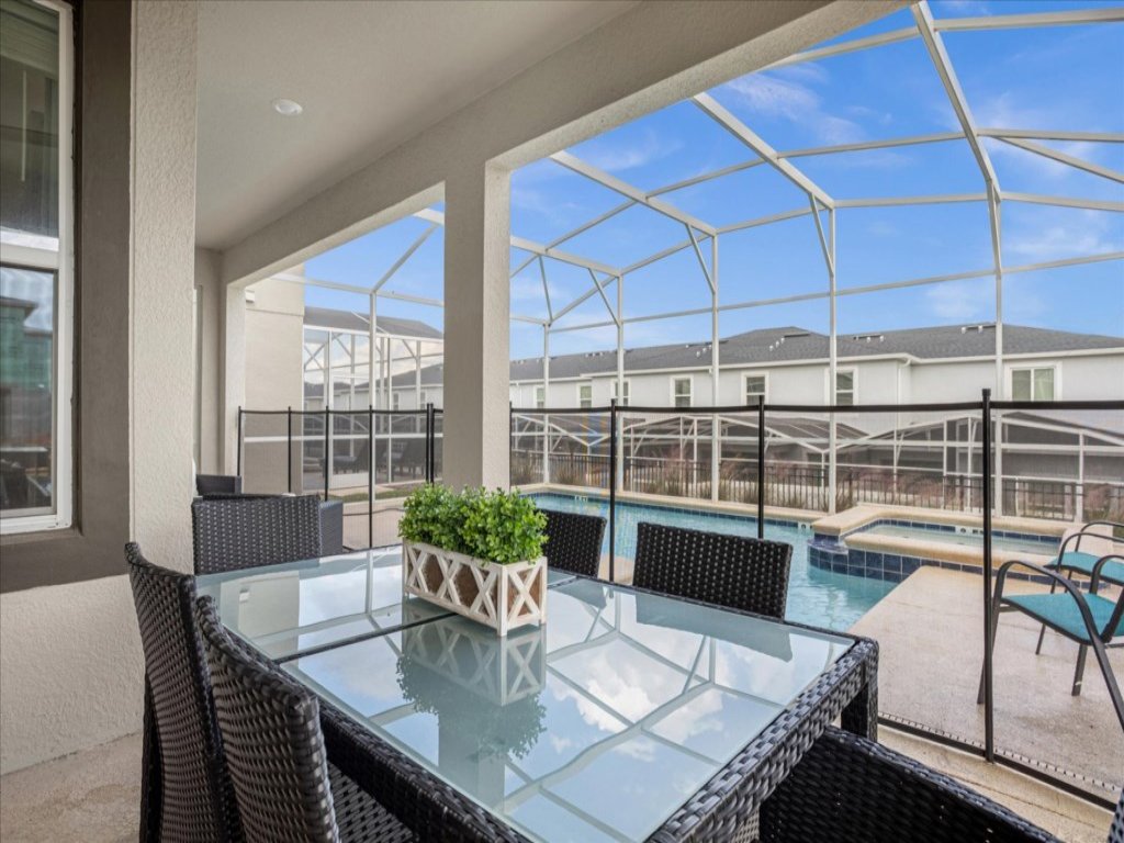 6 Bedrooms/ 5 Bathrooms/ Champions Gate Vacation Rental in Davenport - RedAwning