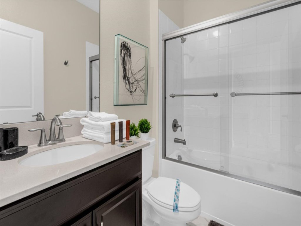 6 Bedrooms/ 5 Bathrooms/ Champions Gate Vacation Rental in Davenport - RedAwning