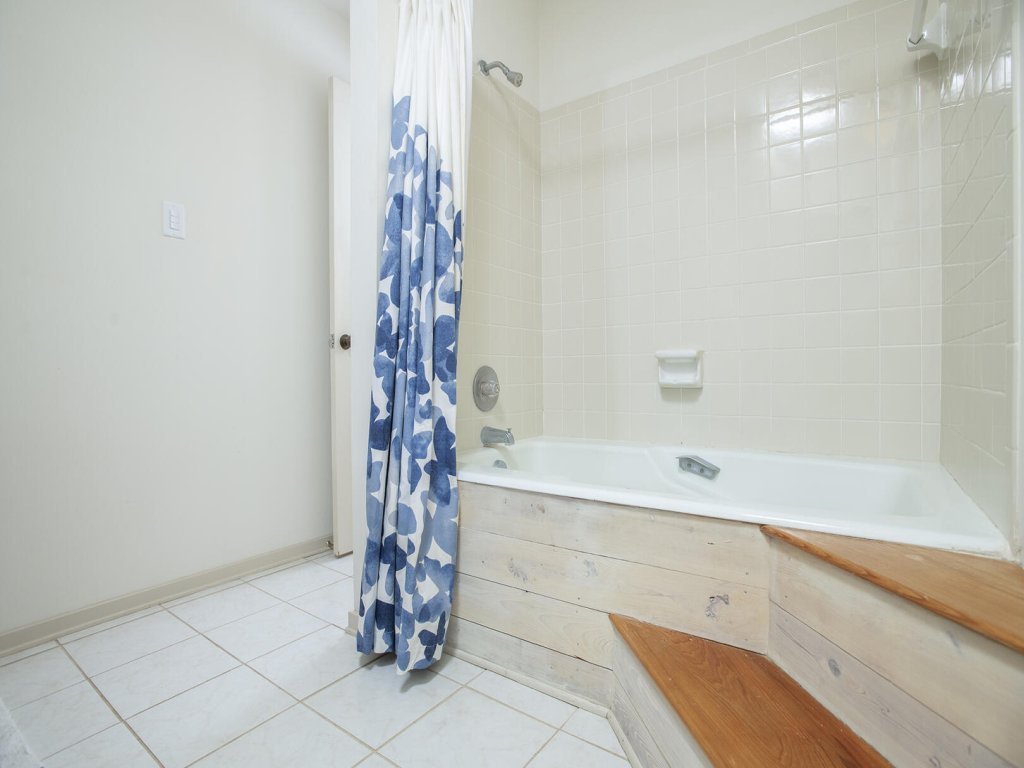 Ocean Grove J2 Vacation Rental in North Carolina - RedAwning