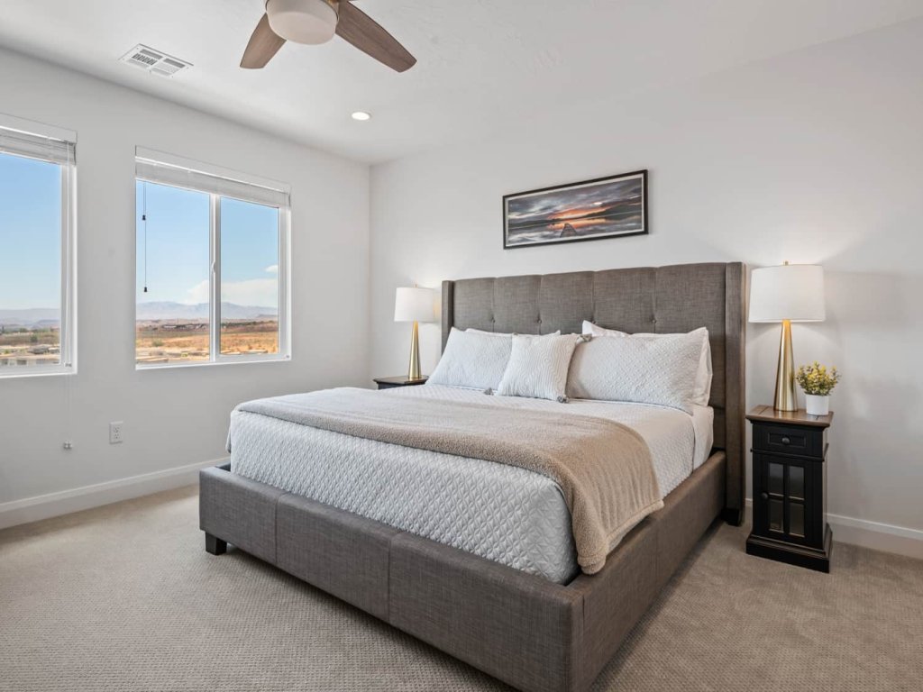 Red Rock Retreat Vacation Rental in Utah - RedAwning