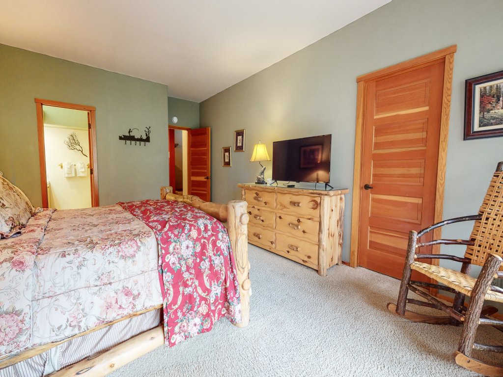 Snowcreek V #757 Vacation Rental in Mammoth Lakes - RedAwning