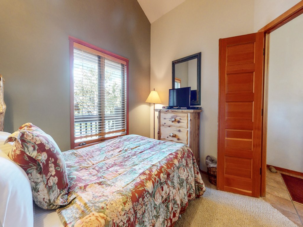 Snowcreek V #757 Vacation Rental in Mammoth Lakes - RedAwning