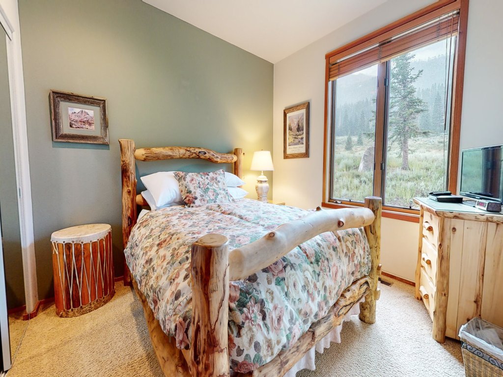Snowcreek V #757 Vacation Rental in Mammoth Lakes - RedAwning