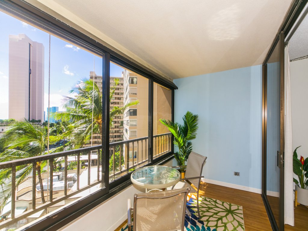 Discovery Bay 902 Vacation Rental in Honolulu - RedAwning