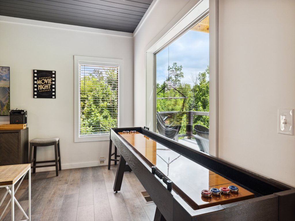 Sunset Chalet Vacation Rental in Gatlinburg - RedAwning