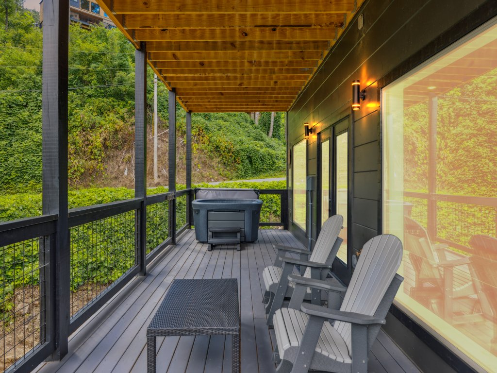 Sunset Chalet Vacation Rental in Gatlinburg - RedAwning