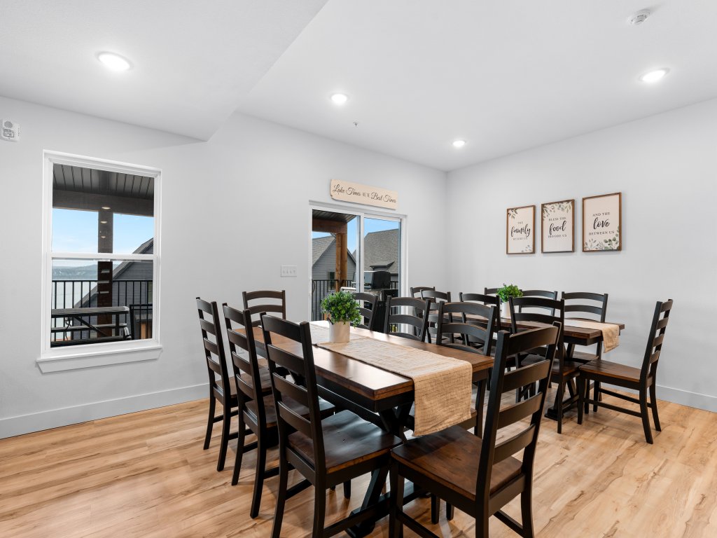 RS16 -Cedar Shores Vacation Rental in Hollister - RedAwning
