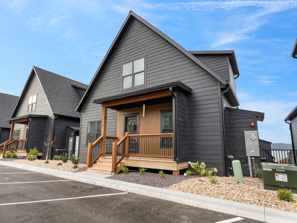 RS16 -Cedar Shores Vacation Rental in Hollister - RedAwning