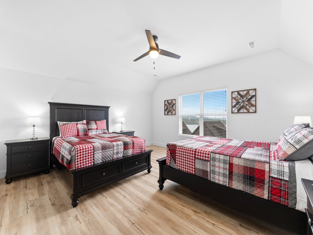 RS16 -Cedar Shores Vacation Rental in Hollister - RedAwning