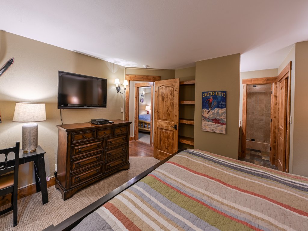 5th Floor 2BD/2BA Condo with Magnificent Views Vacation Rental in Crested Butte - RedAwning