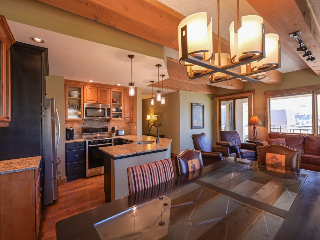 5th Floor 2BD/2BA Condo with Magnificent Views Vacation Rental in Crested Butte - RedAwning