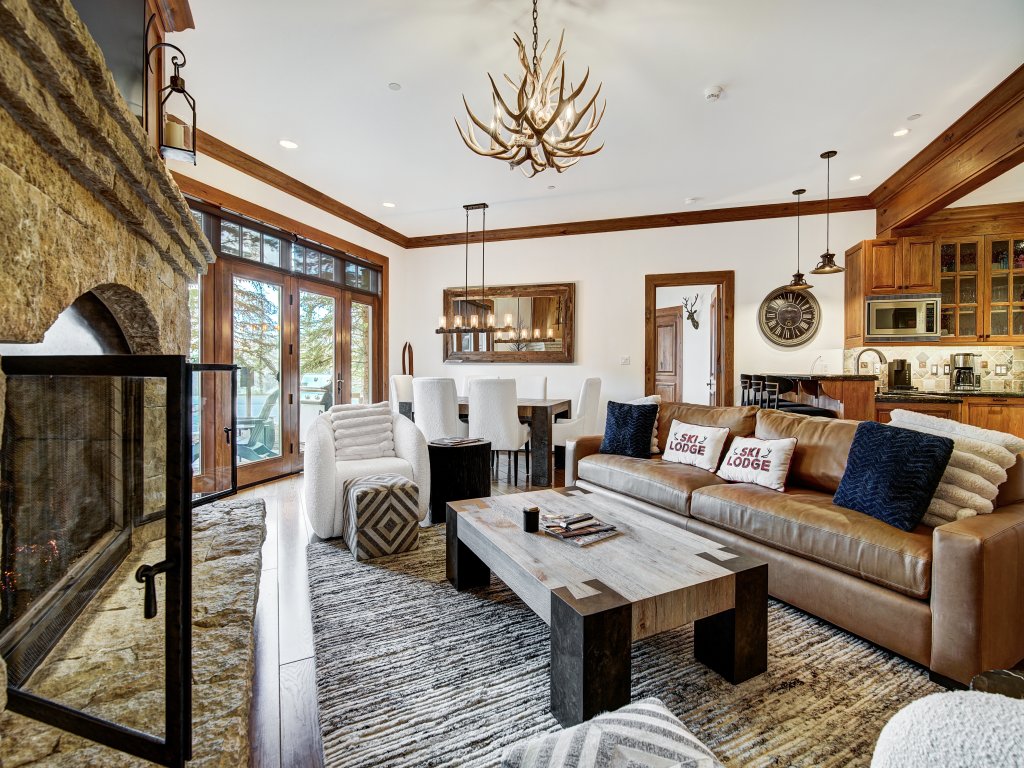 Ski-in Ski-out 1 Bdr+Den in exclusive Horizon Pass Vacation Rental in Avon - RedAwning