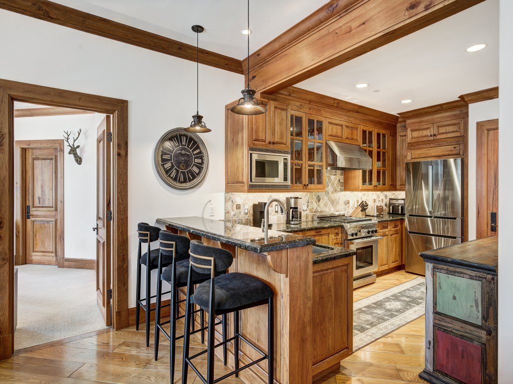 Ski-in Ski-out 1 Bdr+Den in exclusive Horizon Pass Vacation Rental in Avon - RedAwning
