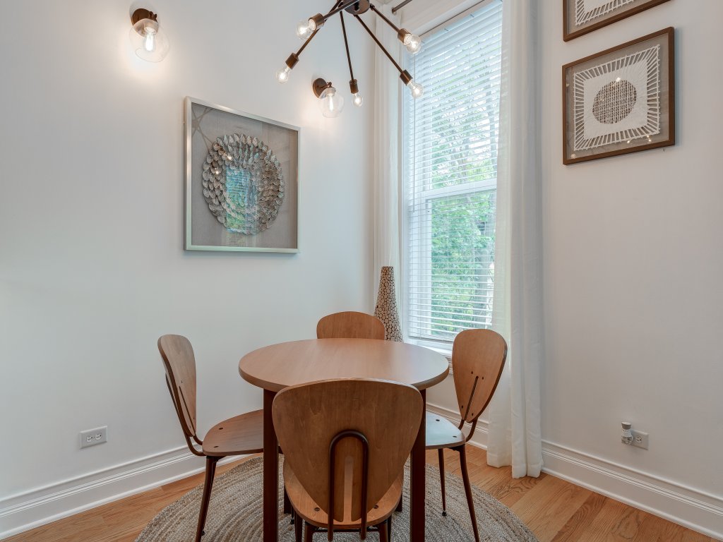 Breathtaking & Bright: Designer 2BD with Garage Vacation Rental in Chicago - RedAwning