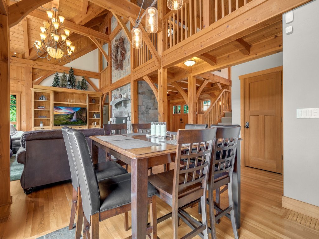 Maple Hill Lodge Vacation Rental in Washington - RedAwning