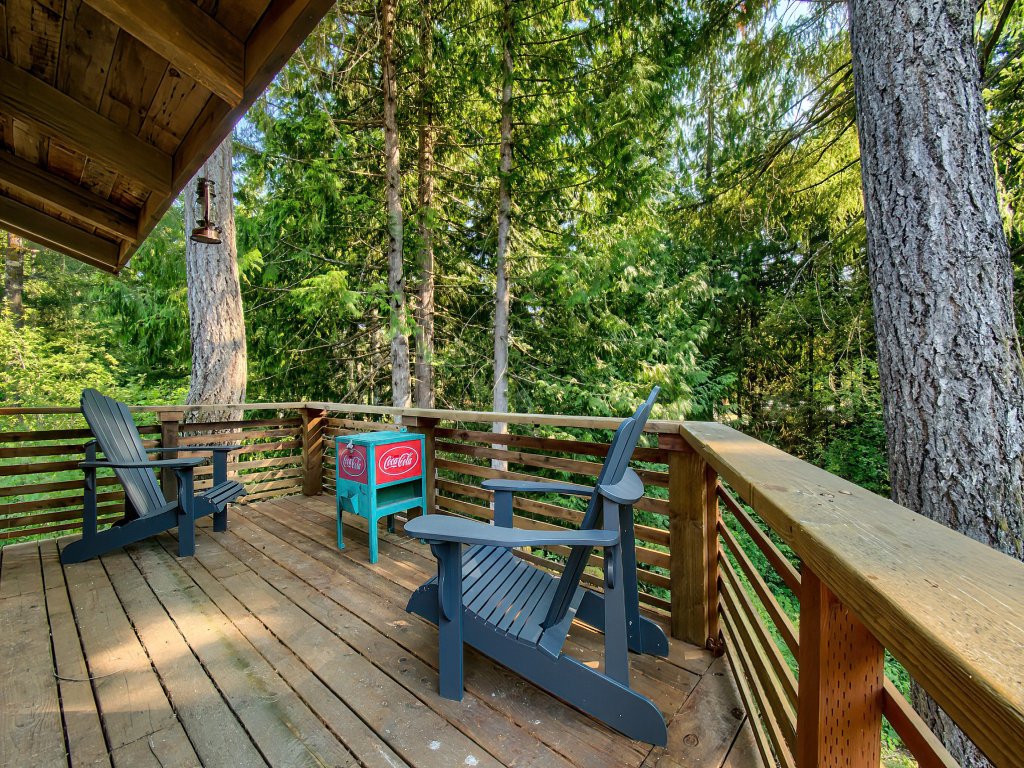 Maple Hill Lodge Vacation Rental in Washington - RedAwning