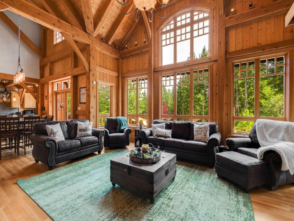 Maple Hill Lodge Vacation Rental in Washington - RedAwning