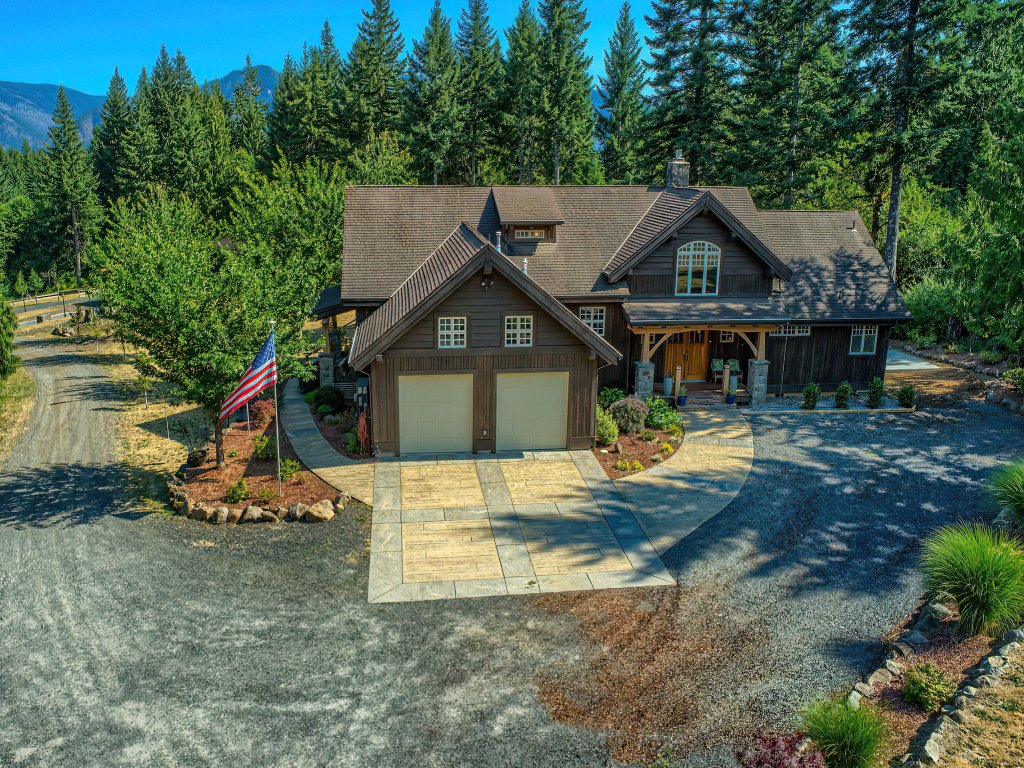 Maple Hill Lodge Vacation Rental in Washington - RedAwning
