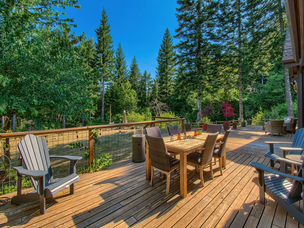 Maple Hill Lodge Vacation Rental in Washington - RedAwning