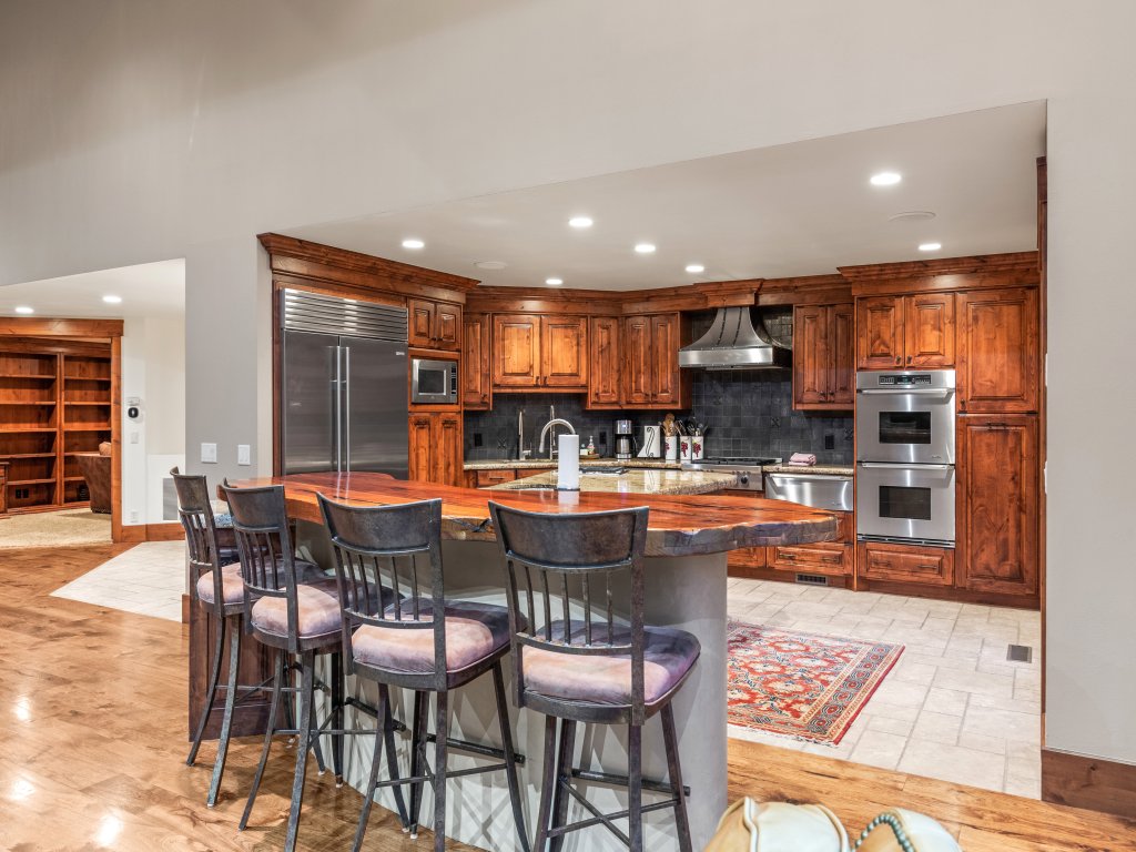 2430 Ultimate Deer Valley Getaway Hot Tub and 2 Gold  Utah Ski Passes Vacation Rental in Park City - RedAwning
