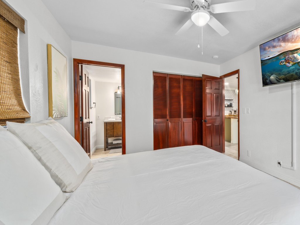 Big Island Lunapule Condos 104 Vacation Rental in Kailua Kona - RedAwning
