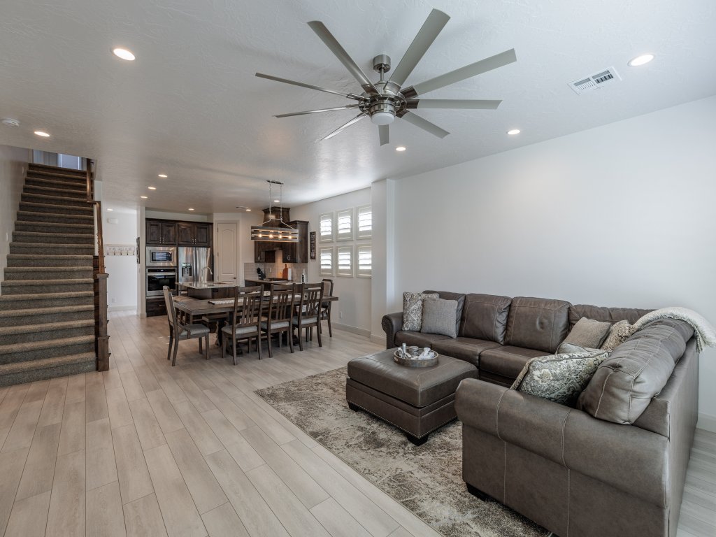 Desert Rose Getaway Vacation Rental in St. George - RedAwning