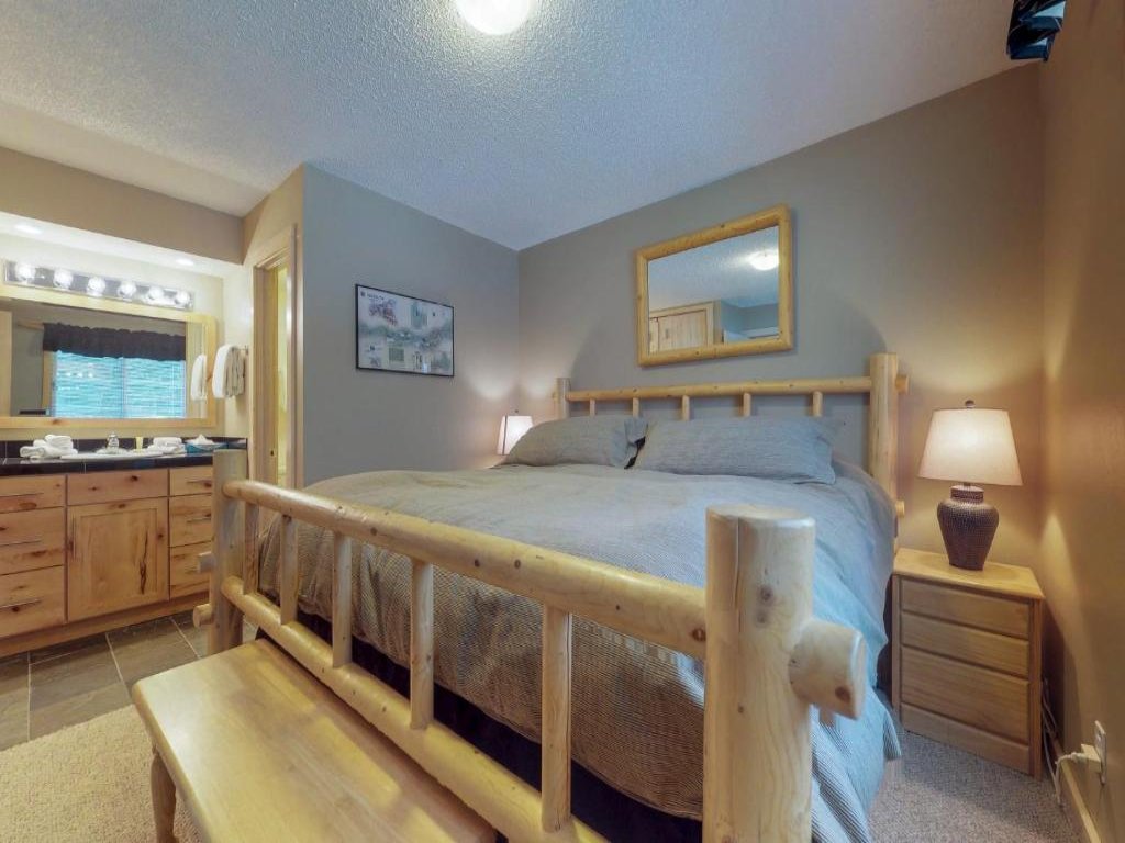 B104 Snowdance Condos Vacation Rental in Keystone - RedAwning