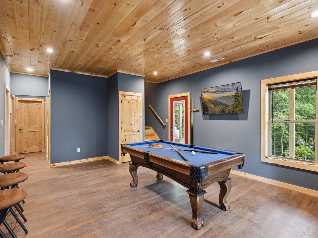Hidden Cove Chalet Vacation Rental in Sevierville - RedAwning