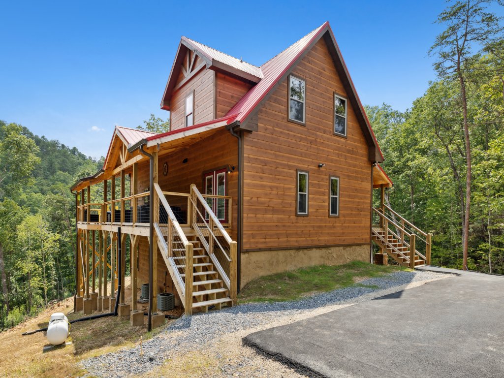 Hidden Cove Chalet Vacation Rental in Sevierville - RedAwning