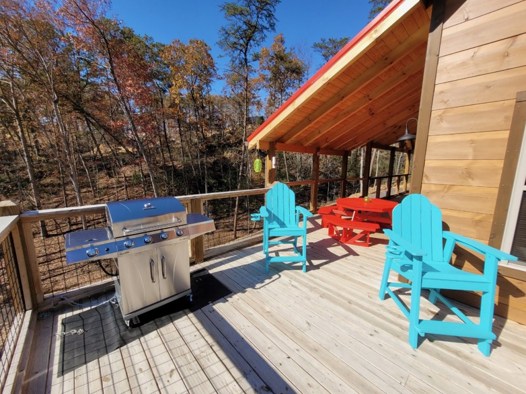 Hidden Cove Chalet Vacation Rental in Sevierville - RedAwning