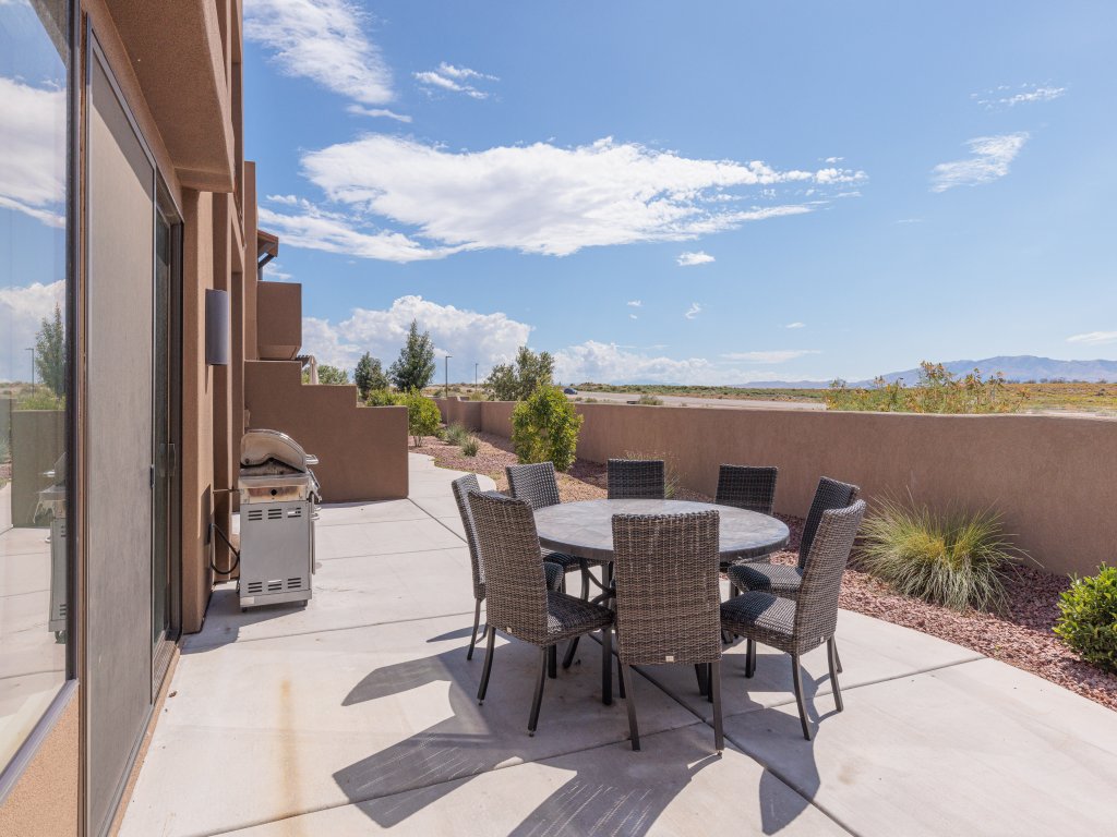 Triple R Getaway Vacation Rental in St. George - RedAwning