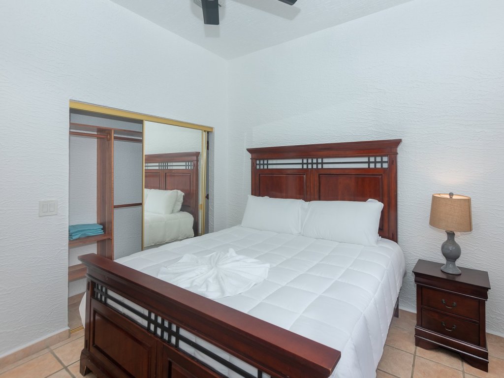 Pineapple Villa 442 Vacation Rental - RedAwning