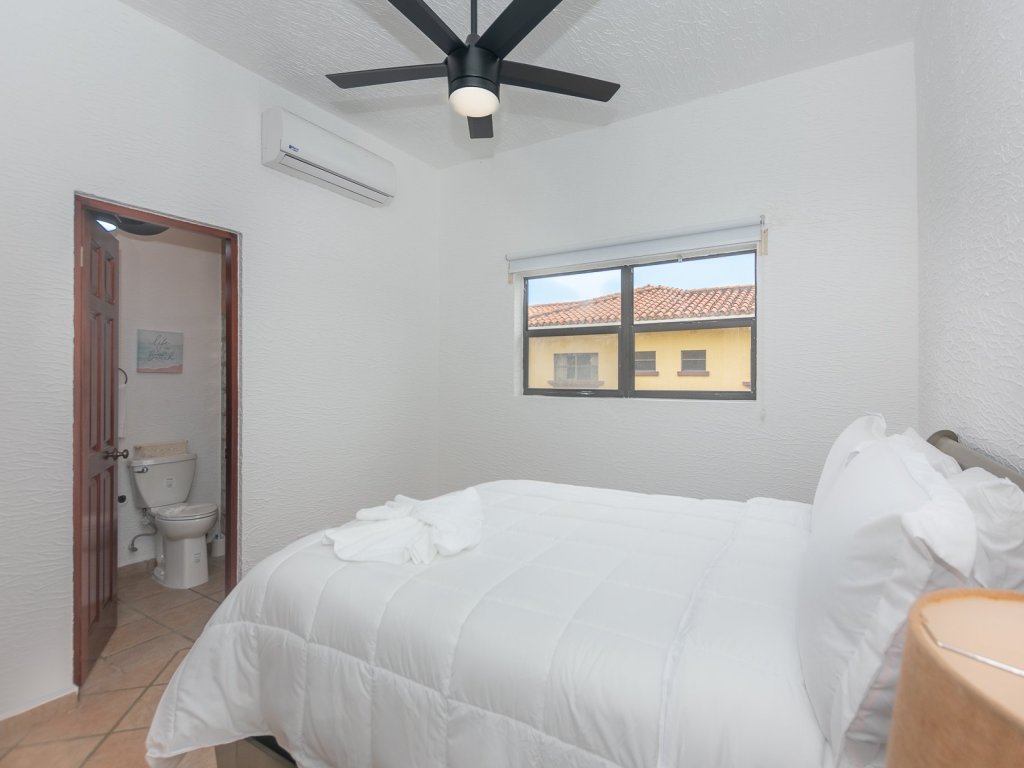 Pineapple Villa 442 Vacation Rental - RedAwning