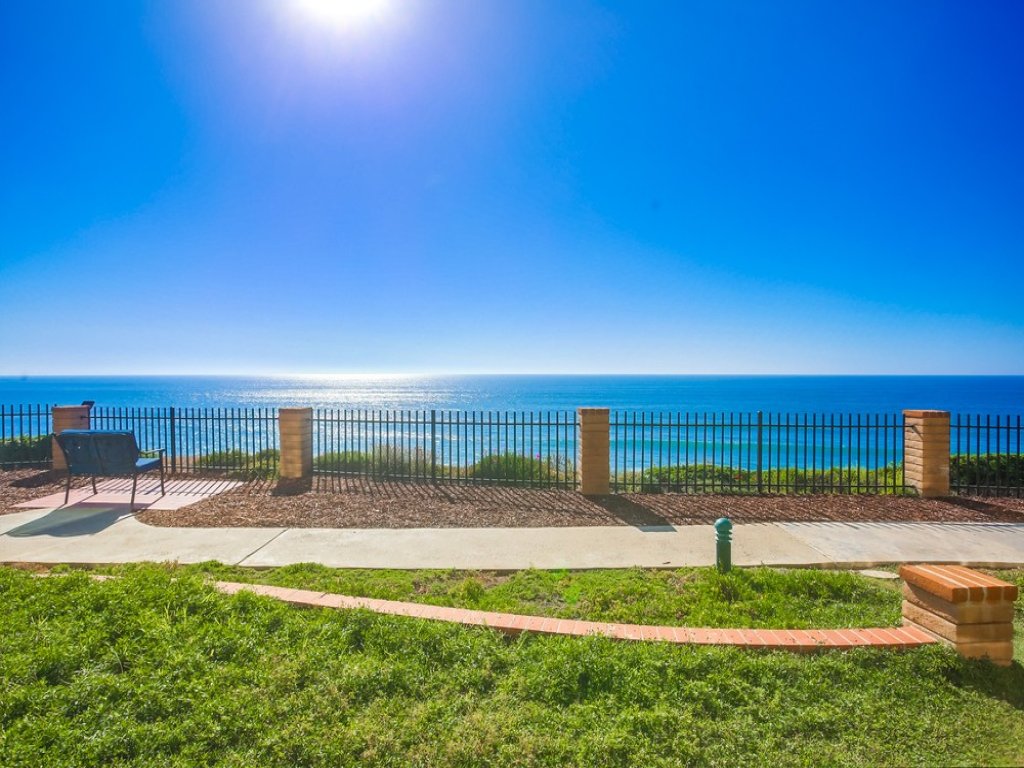 Ocean 11    Vacation Rental in Solana Beach - RedAwning