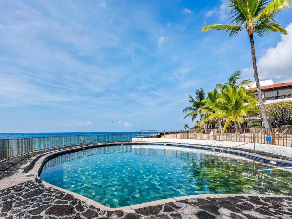Big Island Casa De Emdeko A308 Vacation Rental in Kailua Kona - RedAwning