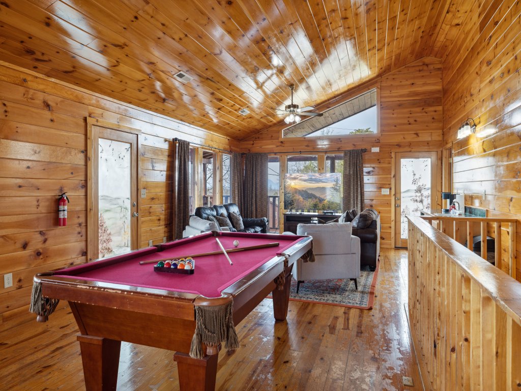 Smoky Mountain Lodge Vacation Rental in Sevierville - RedAwning