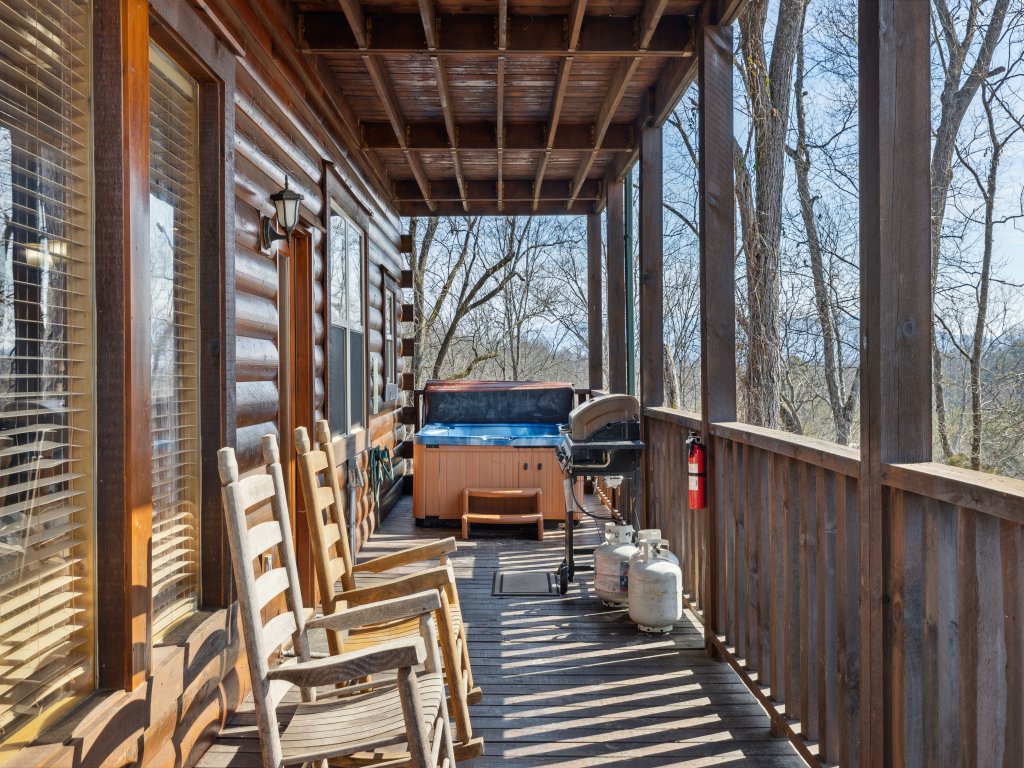 Smoky Mountain Lodge Vacation Rental in Sevierville - RedAwning