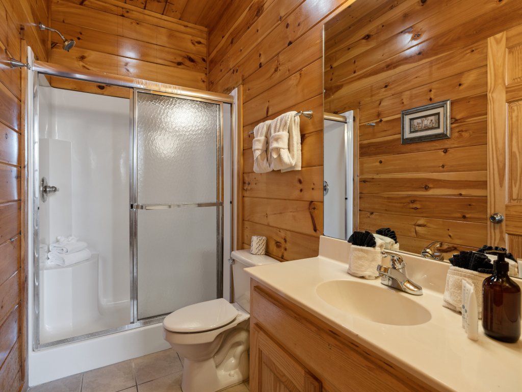 Smoky Mountain Lodge Vacation Rental in Sevierville - RedAwning