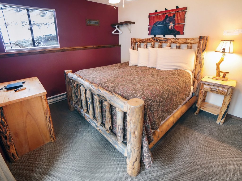 Timber Creek Chalets: 7 Vacation Rental in Estes Park - RedAwning