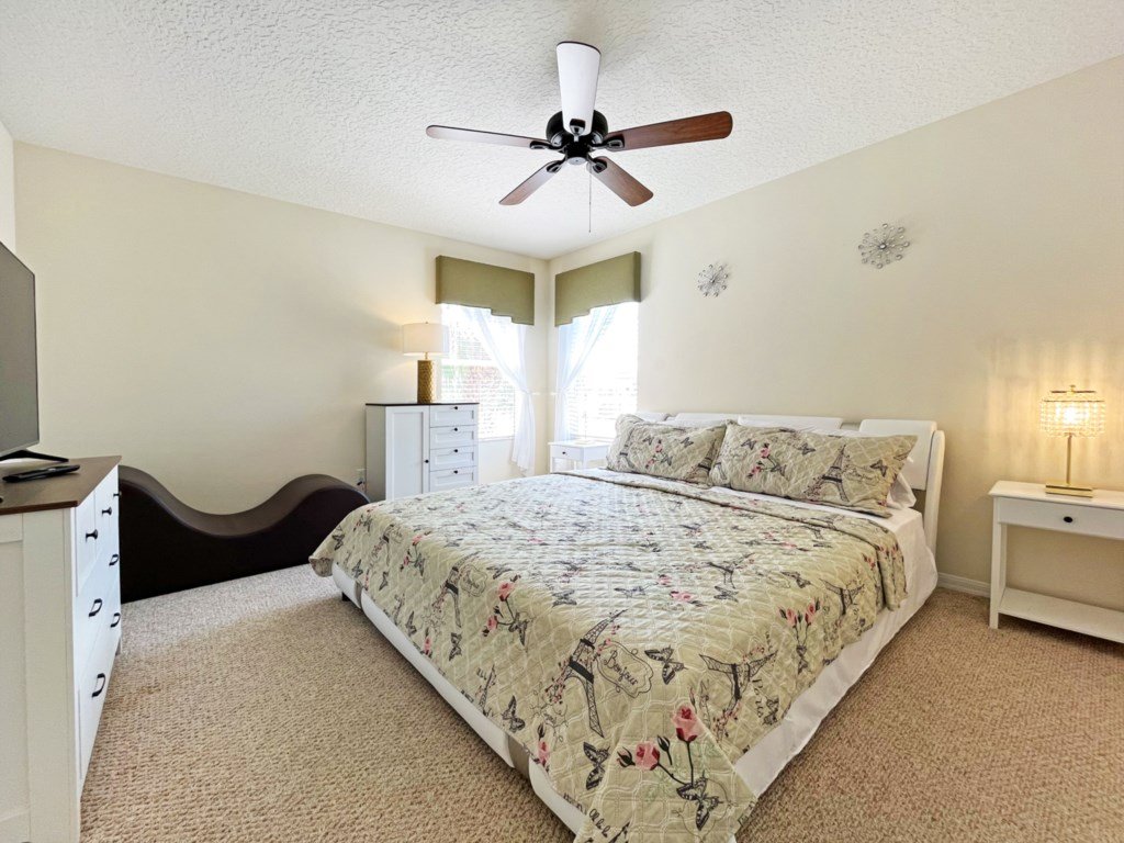 Golden Sunset Vacation Rental in Kissimmee - RedAwning