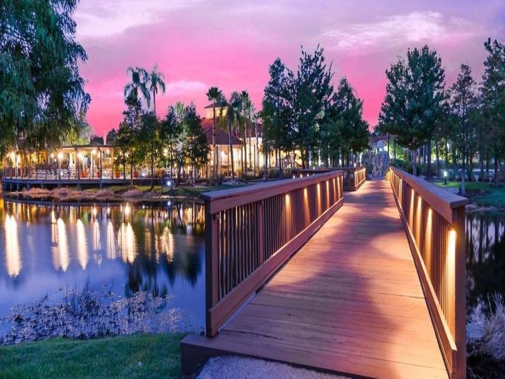 Golden Sunset Vacation Rental in Kissimmee - RedAwning