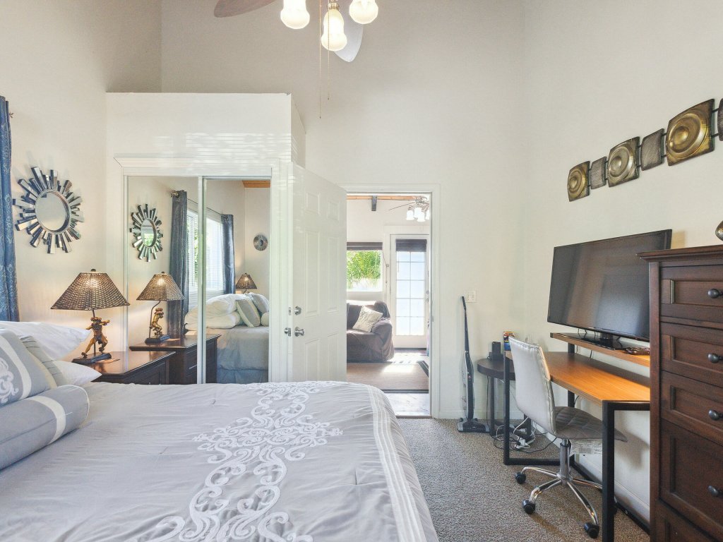 Cozy Sunset Views # 2  w/ Lanai - Close to Beach Vacation Rental in Kailua Kona - RedAwning