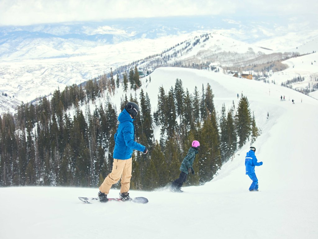 Silverado Lodge - 1 BR Suite, King Bed & Pool View Save 20% on 7+ Nights! Vacation Rental in Park City - RedAwning